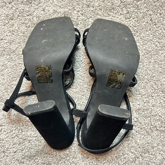 Revolve Superdown Lynda Strappy black heels - Picture 4 of 5